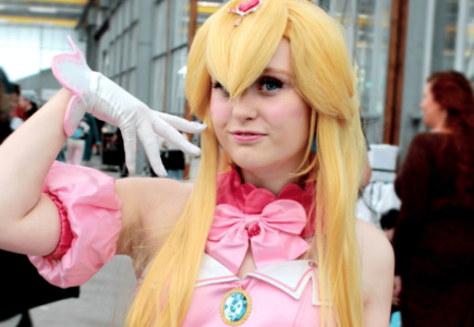 COSPLAY : PRINCESS PEACH