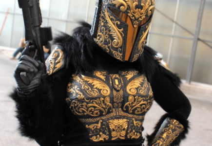 COSPLAY : THE GOLDEN MANDALORIAN