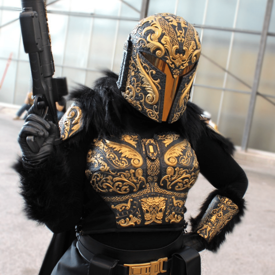 COSPLAY : THE GOLDEN MANDALORIAN