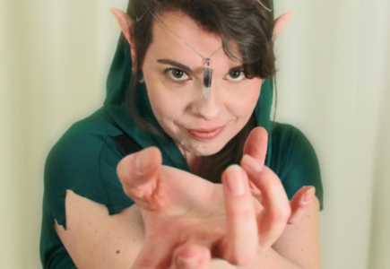 COSPLAY : KITTY COSPLAY AS AN ELF