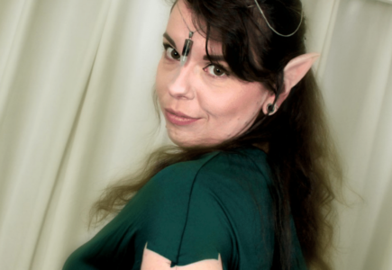 COSPLAY : KITTY COSPLAY AS AN ELF