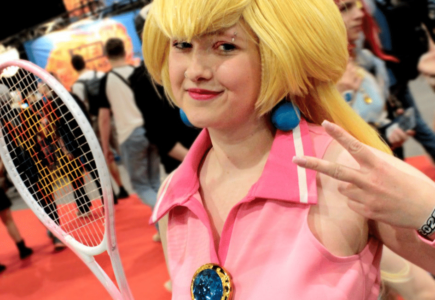 COSPLAY : PRINCESS PEACH